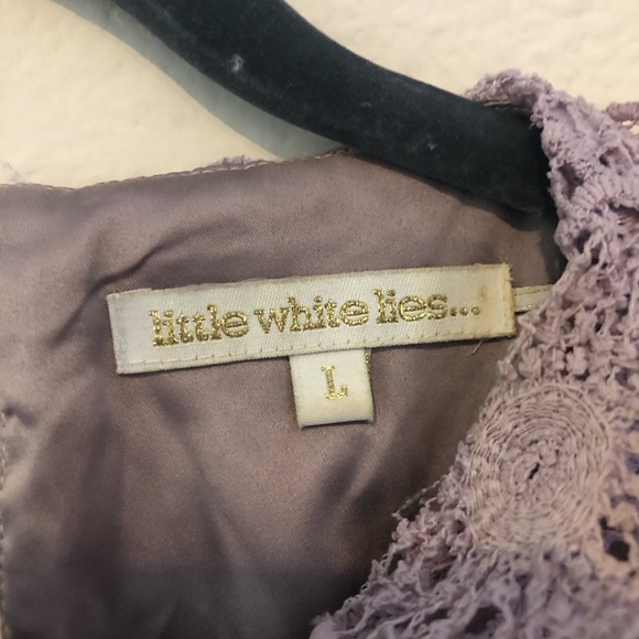 Elegant Lace Dress in Purple - Picture 3 of 4